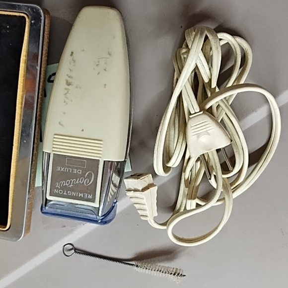 Old Vintage REMINGTON DeLUXE Electric Shaver in Original Box - Picture 2 of 13